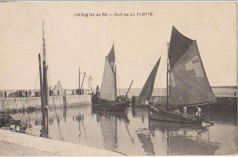 Dans le port de la flotte, bateau de pêche à la voile au début du siècle